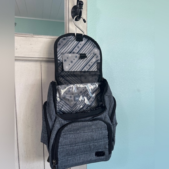 NWT Lug Caddy Hanging Toiletry Case in Heather Grey - Picture 3 of 6